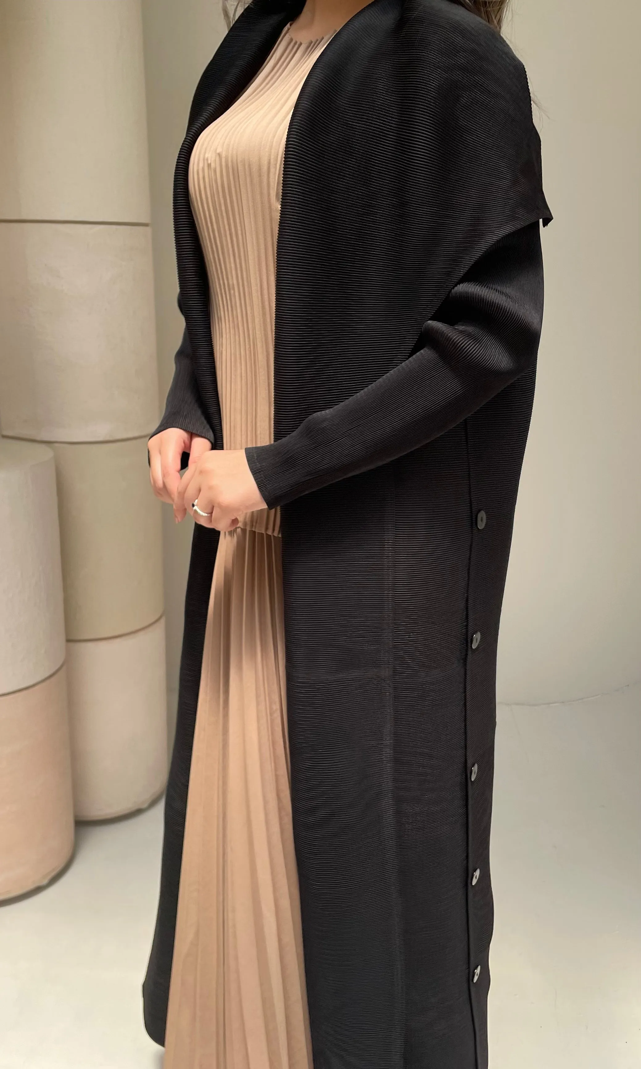 Abaya Pleated With Wide Lapel Collar