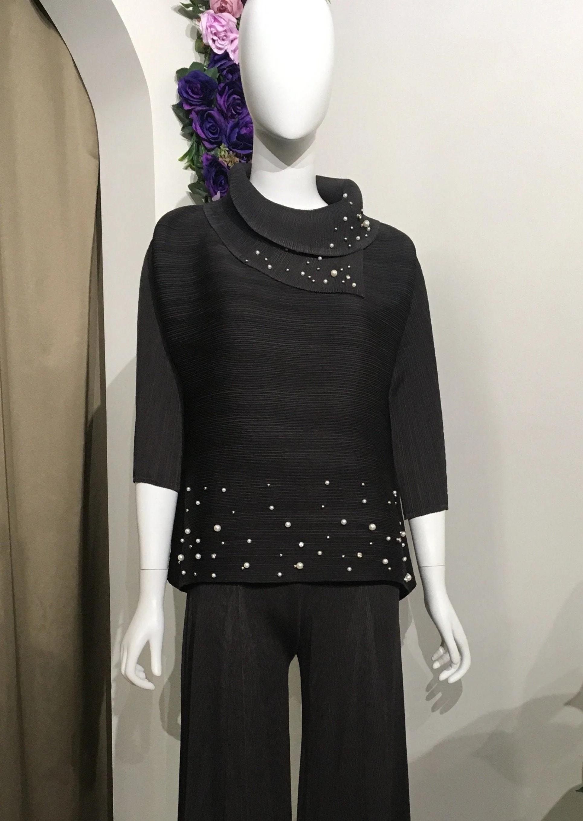 Agnes Double Collar 3/4 Sleeve Top With Pearls