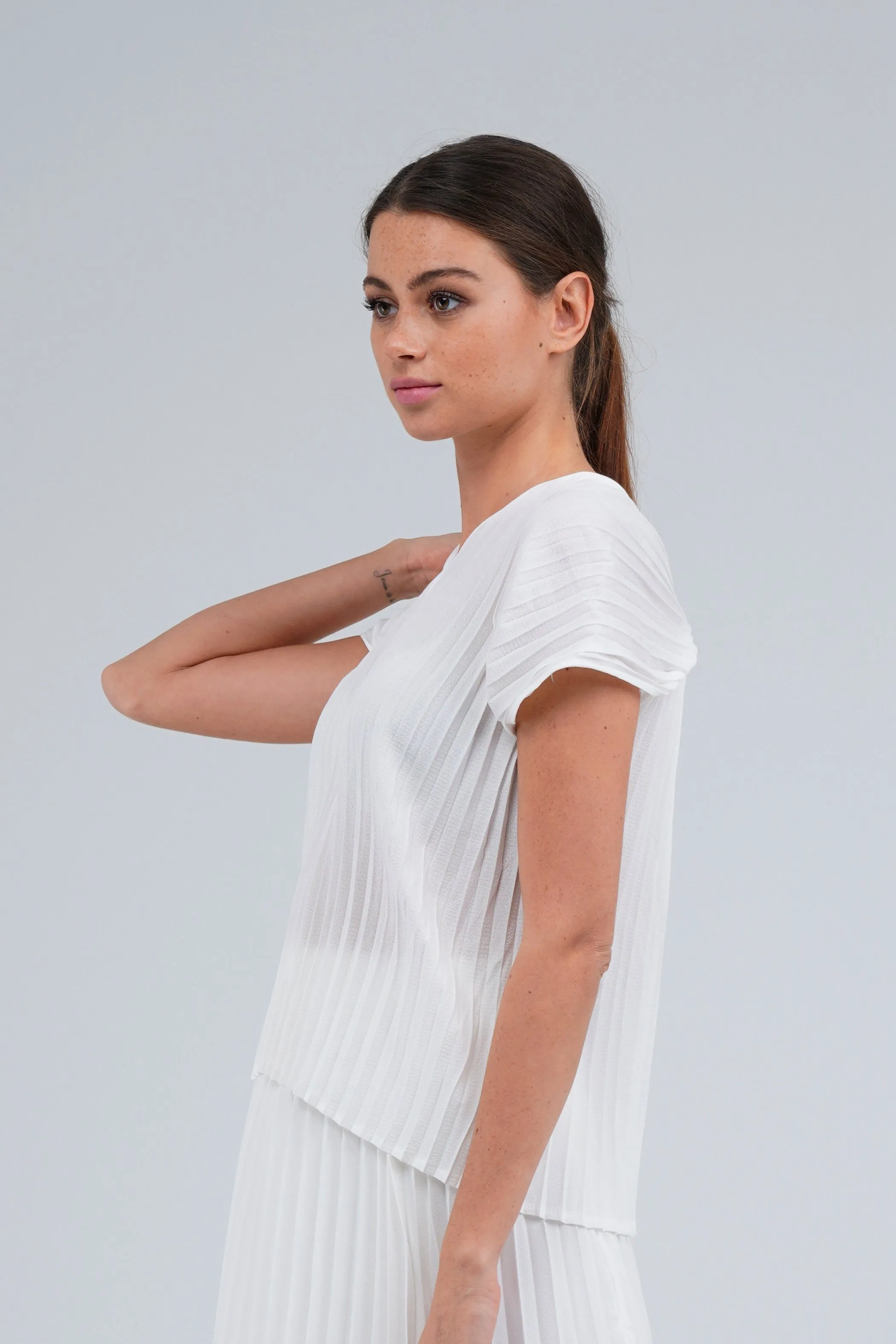 Aila V-neck Pleated Top