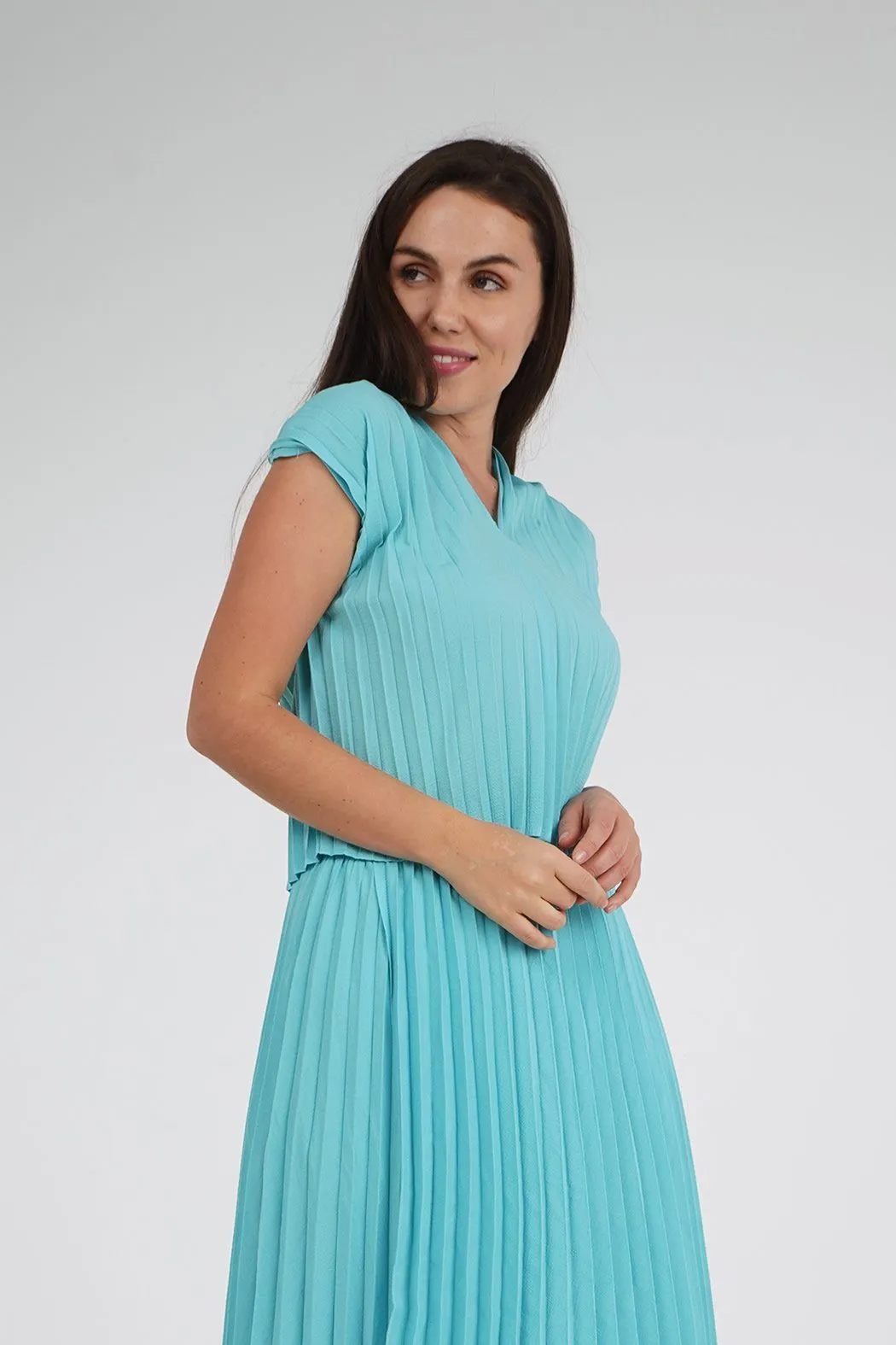 Aila V-neck Pleated Top