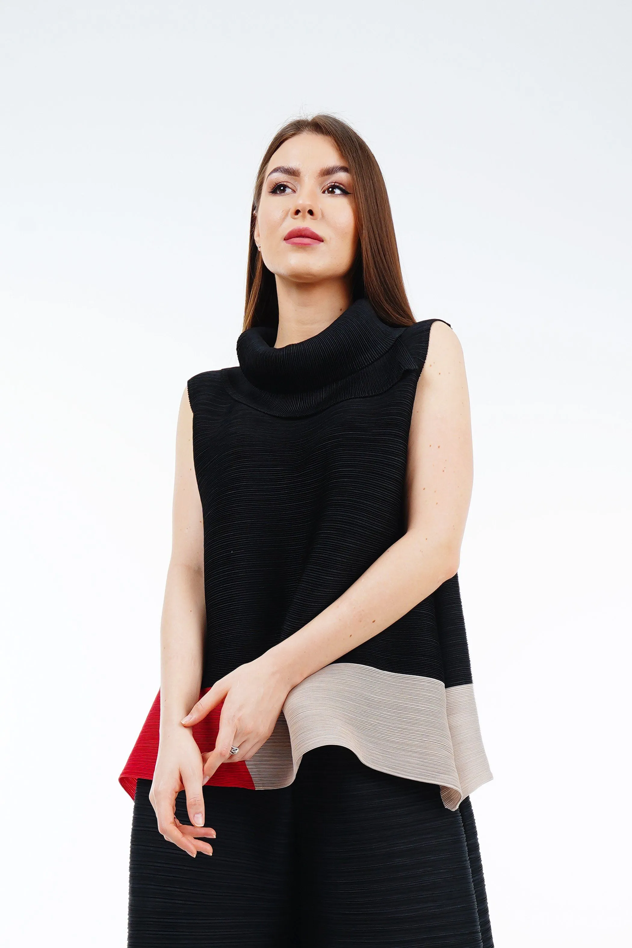 Albertine Double Collar Sleeveless Top