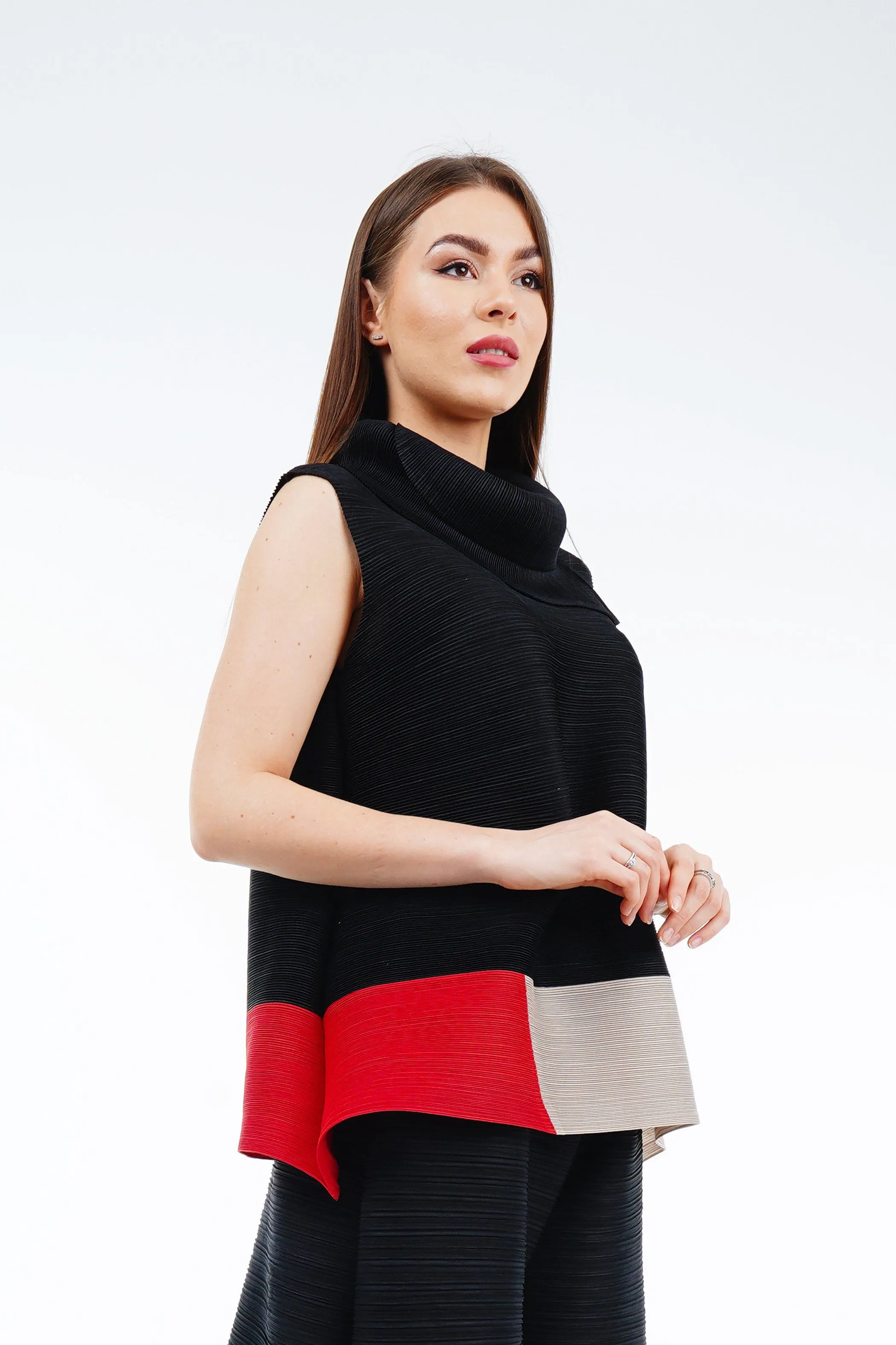 Albertine Double Collar Sleeveless Top