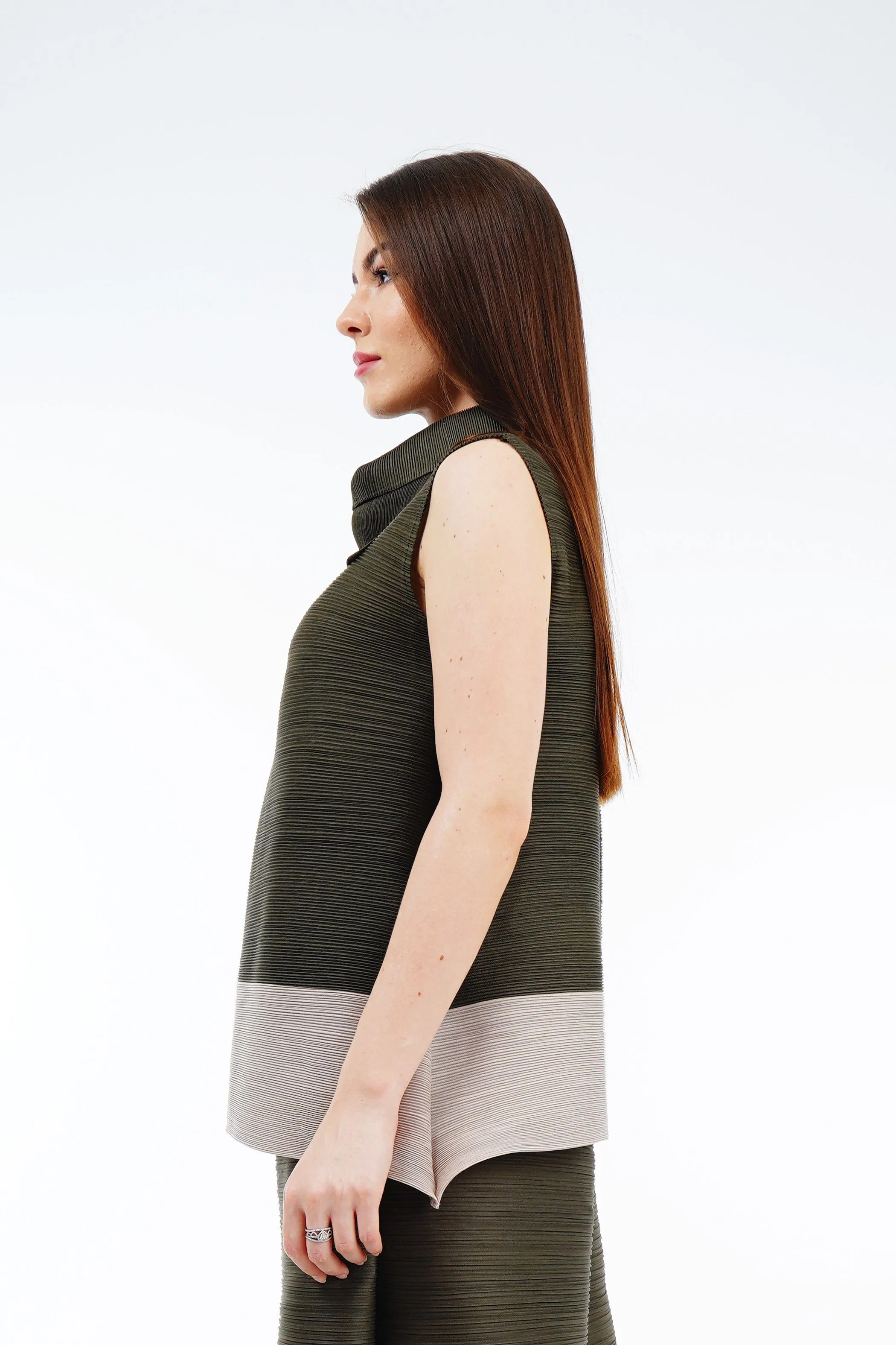 Albertine Double Collar Sleeveless Top