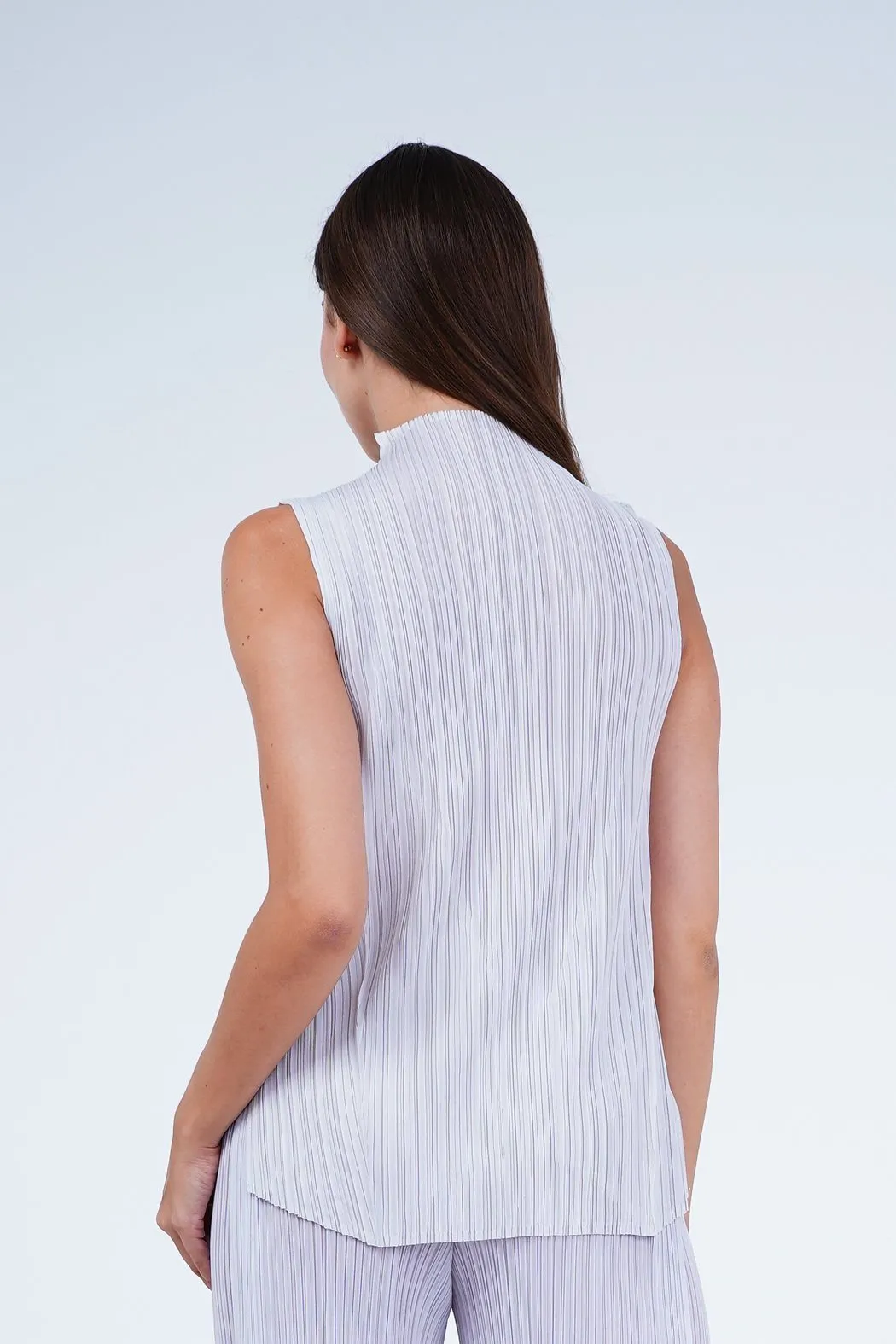 Ameline Turtle Neck Pleated Sleeveless Top