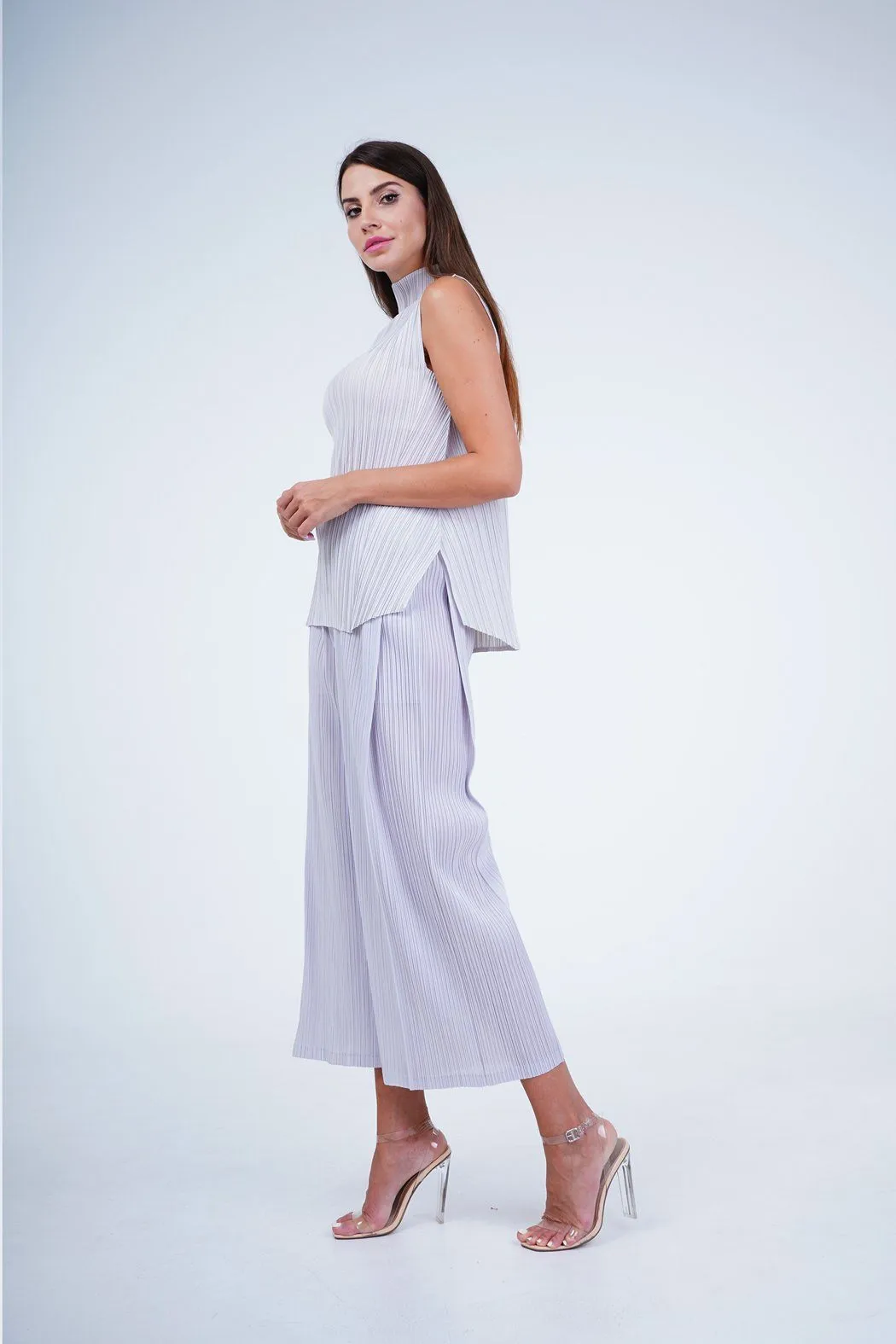 Ameline Turtle Neck Pleated Sleeveless Top