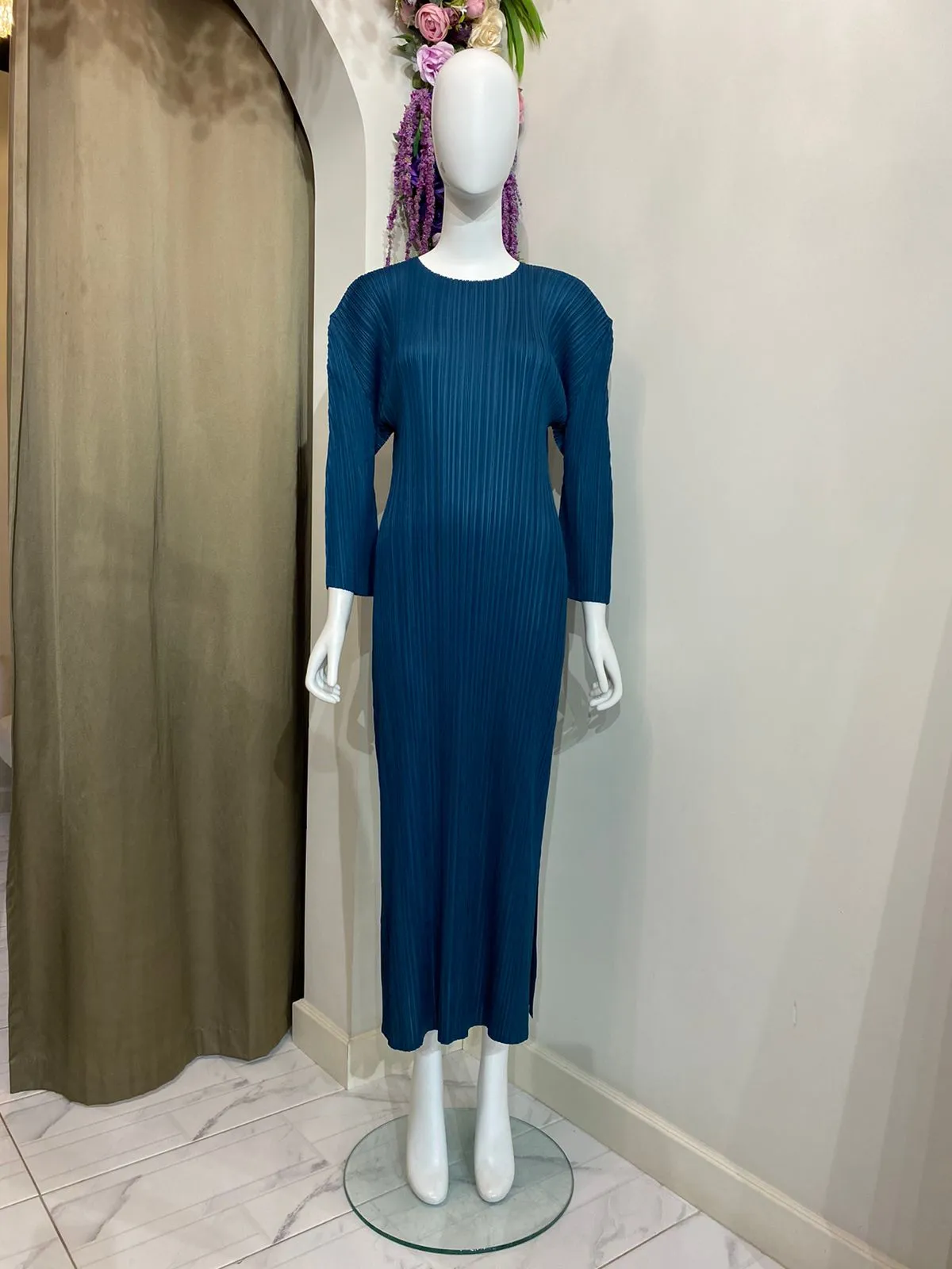 Dania Long Sleeve With Side Slit Pleated Dress