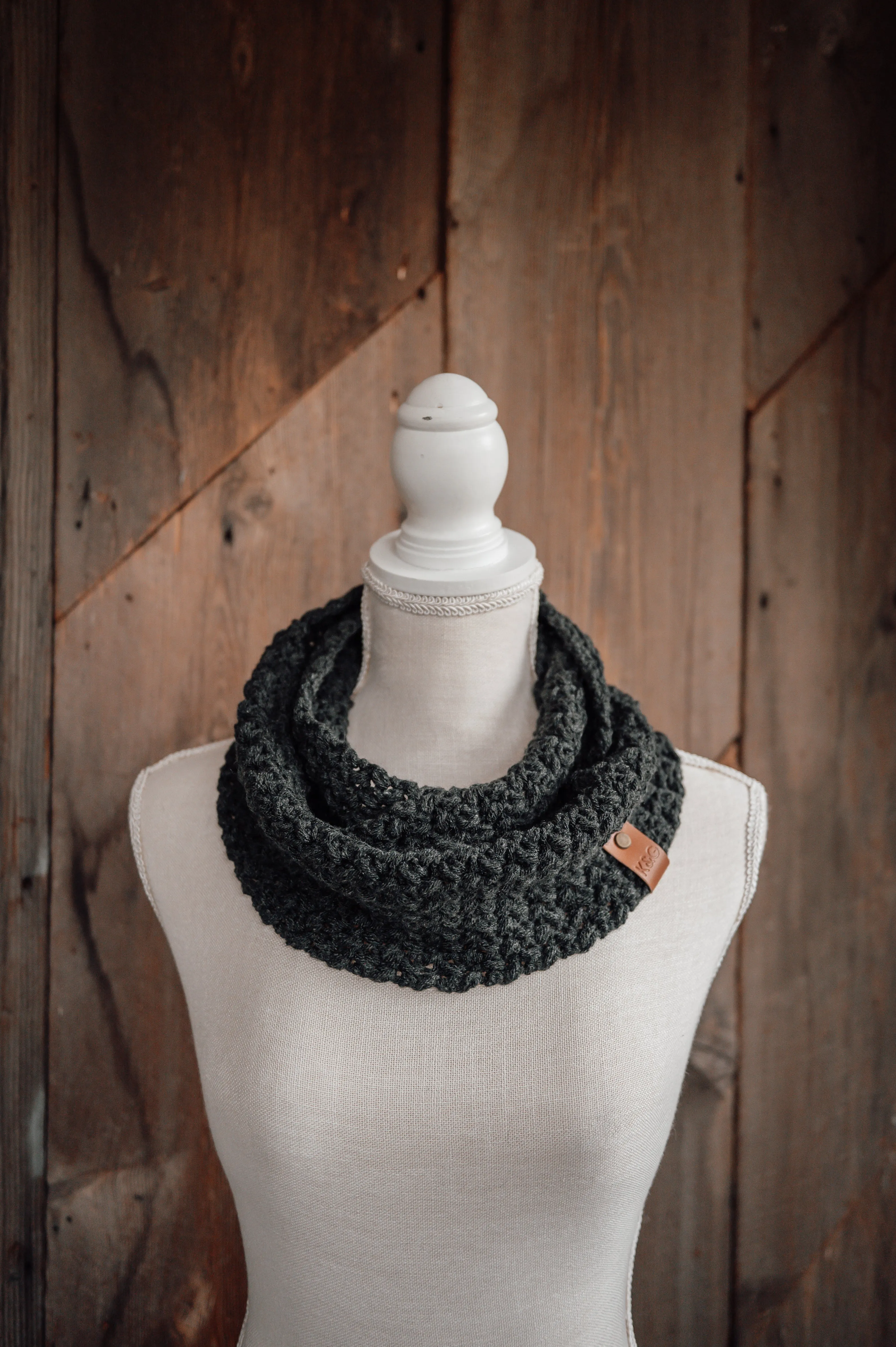 Dream Weaver Infinity Cowl - Dark Grey Heather