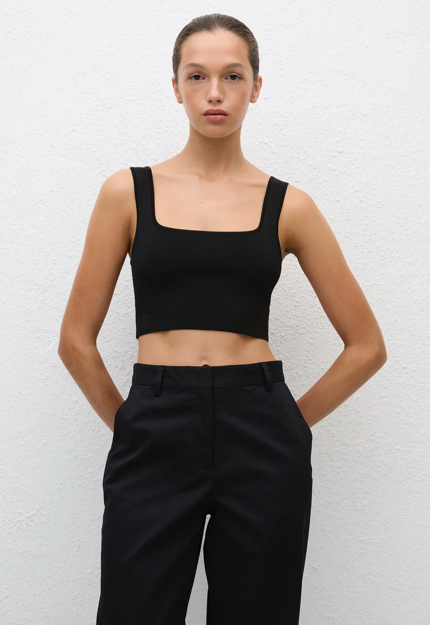 Nineties Crop Tank - Black